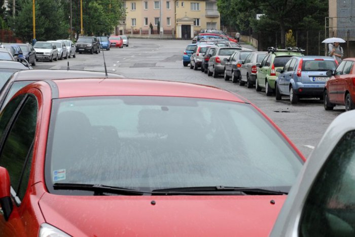 Ilustračný obrázok k článku Regulácia parkovania na sídliskách Juh a Sihoť sa odkladá: Toto je dôvod!