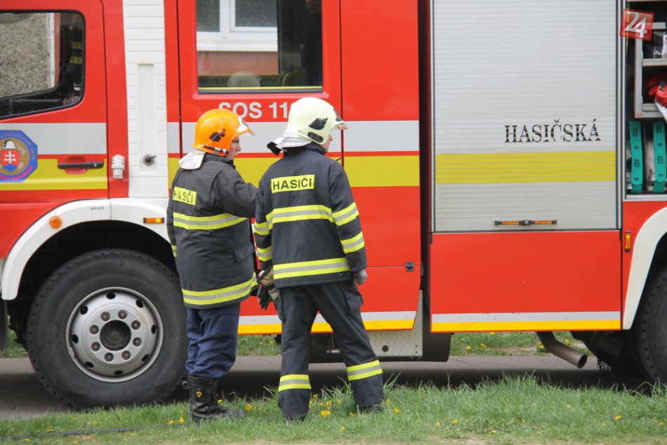 Ilustračný obrázok k článku Požiar bytu v Trenčianskom okrese: Ľudí museli evakuovať