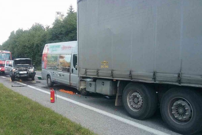 Ilustračný obrázok k článku Vážna nehoda pri Trenčíne: Hasiči hlásia zranených! FOTO z miesta