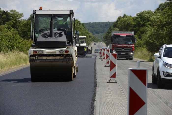Ilustračný obrázok k článku Známu panelovú cestu neďaleko Trenčína opravia: Teraz plánujú obchádzkové trasy