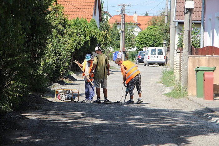 Ilustračný obrázok k článku Rekonštrukcia ciest v Trenčíne a okolí: Pozrite, čo všetko je už hotové, FOTO