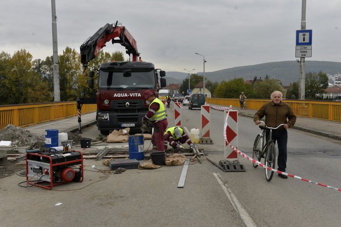 Ilustračný obrázok k článku Starý cestný most v Trenčíne opravia: Dokedy by mali trvať práce?