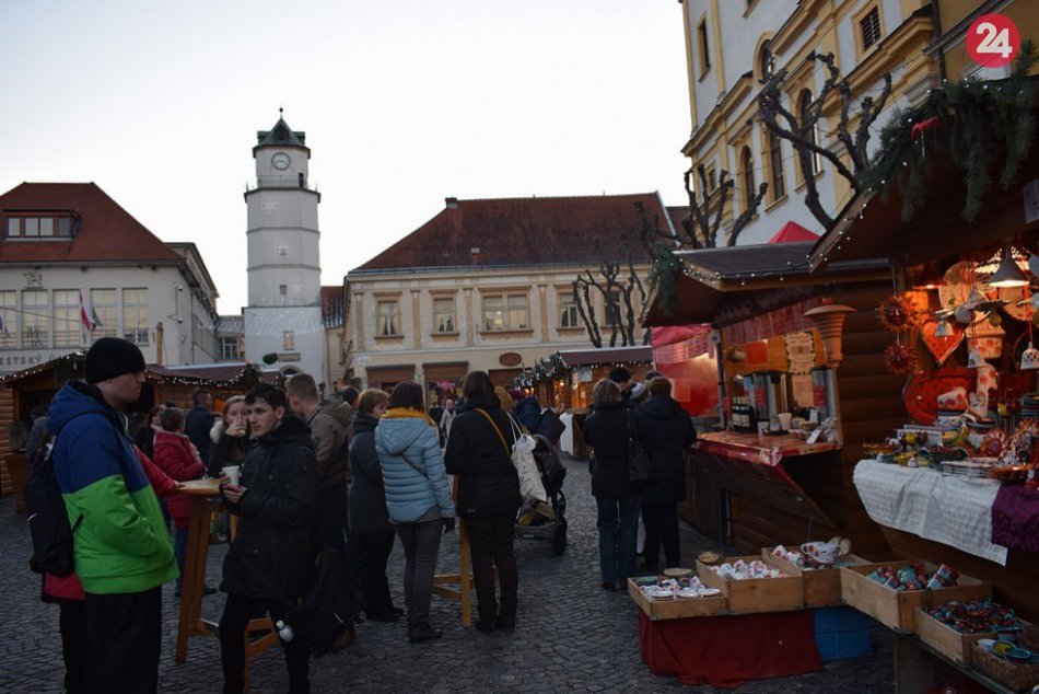 Ilustračný obrázok k článku Vianočné trhy v Trenčíne ZRUŠILI! Mesto však bude dýchať sviatočnou atmosférou