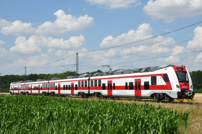 Ilustračný obrázok k článku Cez Trenčín a okolie budú premávať nové vlaky: Nazrite na FOTO aj do interiéru