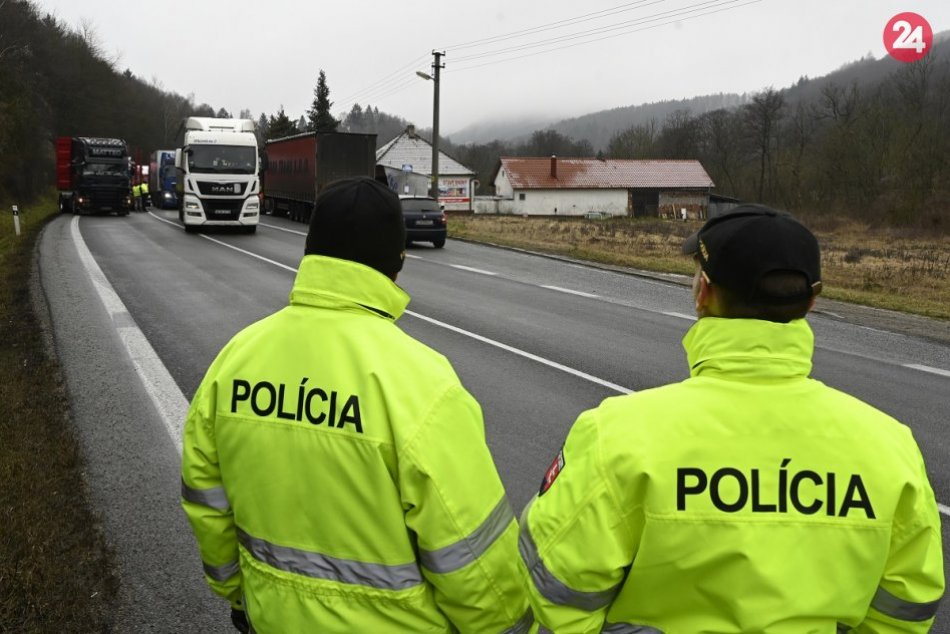 Ilustračný obrázok k článku Polícia rieši nehodu: Na hraničnom priechode v Drietome hlásia zdržanie