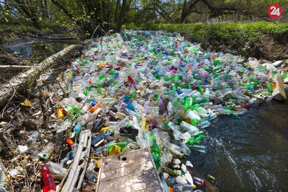 Ilustračný obrázok k článku Dovážajú k nám odpad z 9 krajín: Dostáva sa aj na tieto miesta pri Trenčíne
