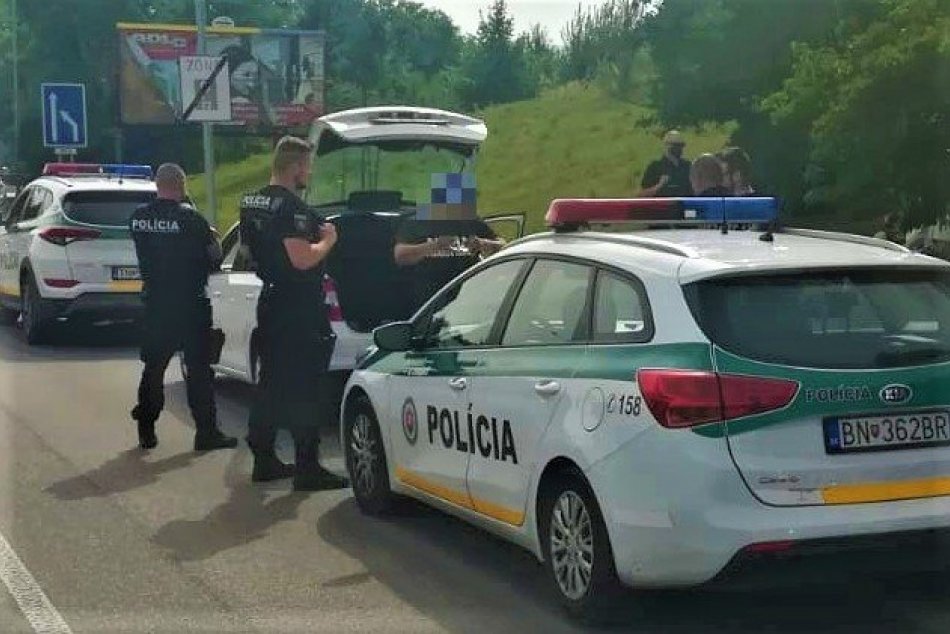 Ilustračný obrázok k článku Zdrogovaný vodič jazdil po Trenčíne na ukradnutom aute: A to nie je všetko! FOTO