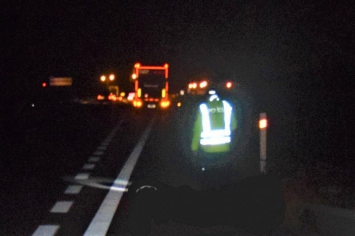 Ilustračný obrázok k článku Tragédia na diaľnici pri Trenčíne: Chodec po zrážke s kamiónom nemal šancu