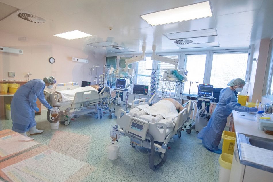 Ilustračný obrázok k článku Počet hospitalizovaných ľudí v nemocniciach: Druhý NAJHORŠÍ je Trenčiansky kraj