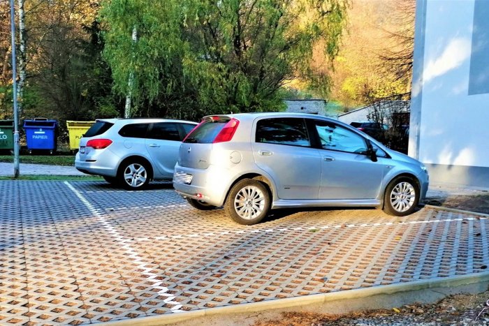 Ilustračný obrázok k článku Parkovacie možnosti v Handlovej sa rozšírili: Pribudlo 37 nových miest