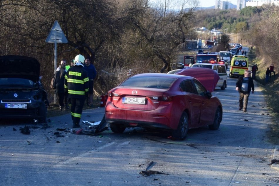Ilustračný obrázok k článku Nehoda štyroch áut v Považskej Bystrici: Po sérii zrážok bol aj zranený, FOTO