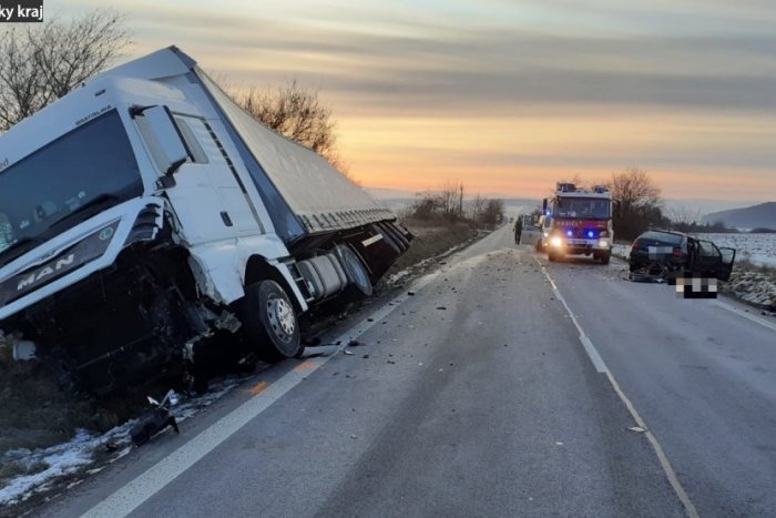 Ilustračný obrázok k článku Tragická nehoda zo skorého rána: Muž nemal šancu prežiť zrážku s kamiónom, FOTO
