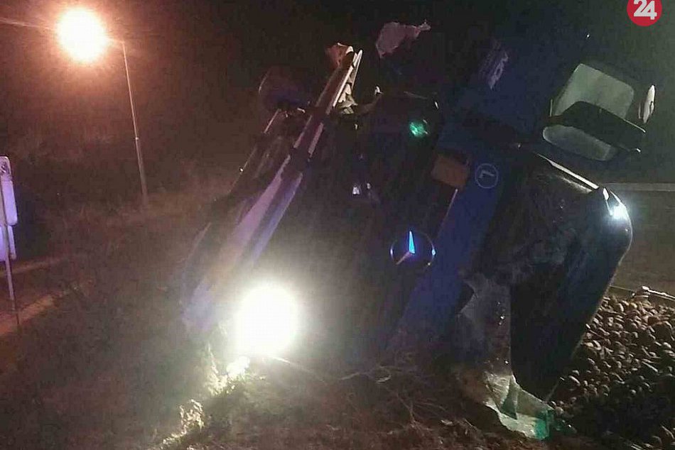 Nehoda ťahača s návesom na diaľnici D1 v okrese Trenčín