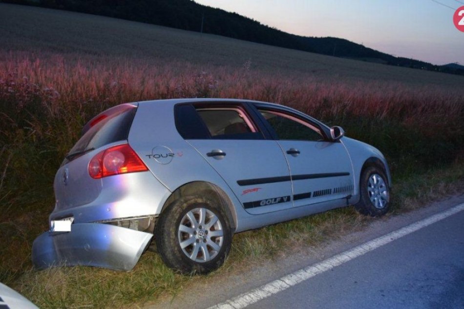 FOTO: Miloš dostal auto v protismere do priekopy a nafúkal 3,23 promile alkoholu