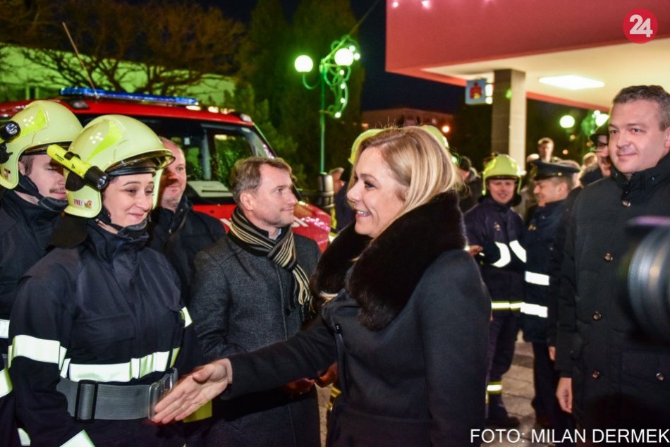 FOTO: Ministerka vnútra Denisa Saková odovzdávala nové vozidlá pre DHZ
