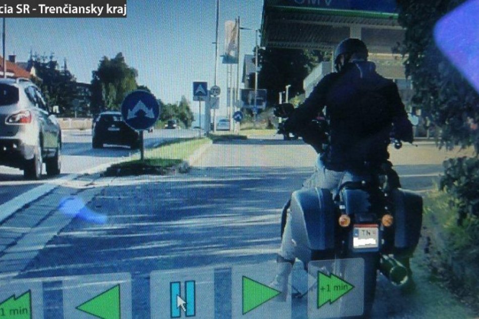 FOTO: Kreatívny motocyklista z Trenčína si dal vyrobiť vlastné evidenčné číslo