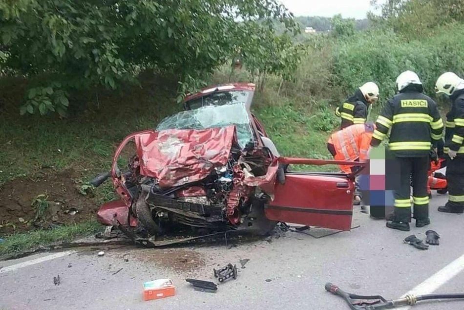 FOTO: Dopravná nehoda v Novom Meste nad Váhom si vyžiadala jednu obeť