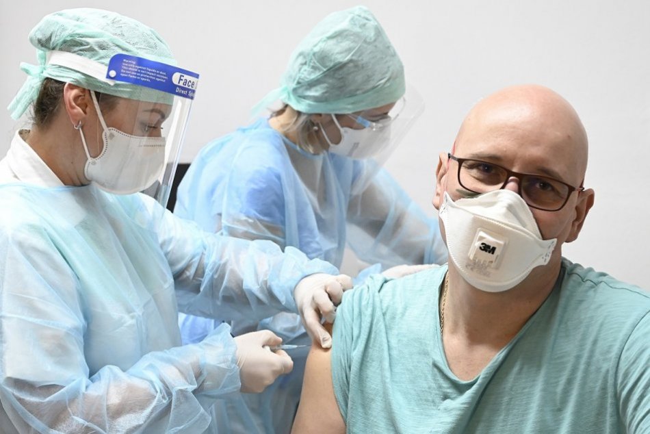 OBRAZOM: Prvé očkovanie proti COVID-19 v Trenčíne